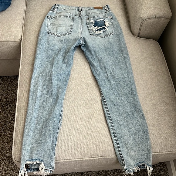American Eagle light washed ripped jeans - Picture 2 of 4